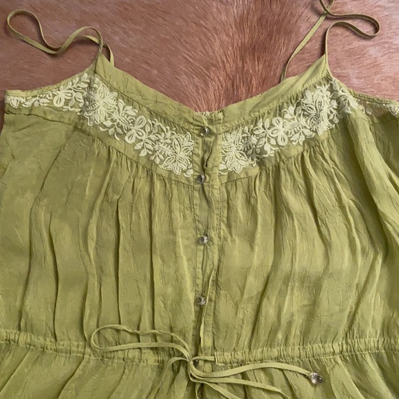 JW- silk green tank top - Picture 2 of 3